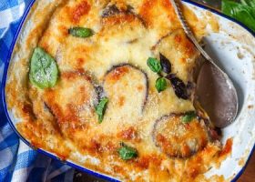 طريقة عمل مسقعة الباذنجان والبطاطس