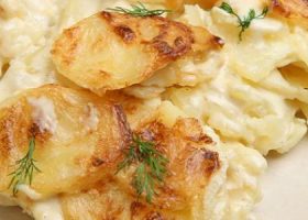 طريقة عمل صينية البطاطس بالدجاج والجبنة