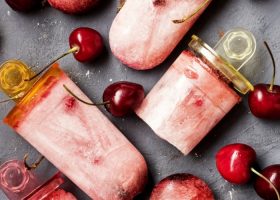 طريقة عمل آيس كريم كرز بالحليب