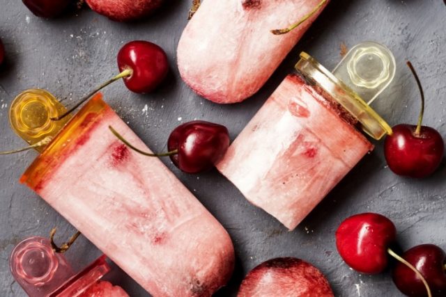 طريقة عمل آيس كريم كرز بالحليب