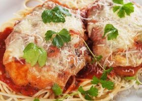 طريقة عمل دجاج مشوي بالجبن البارميزان