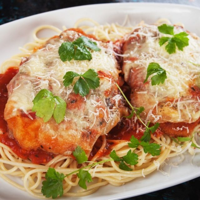 طريقة عمل دجاج مشوي بالجبن البارميزان