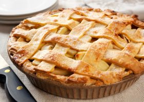 طريقة عمل فطائر هشة بالتفاح والجوز