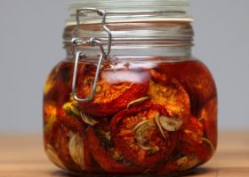 طريقة عمل طماطم مجففة بالزيت