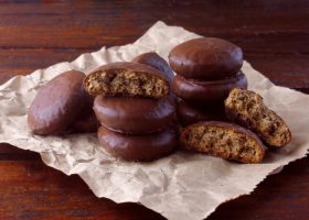 طريقة عمل بسكويت الزنجبيل والسكر البني