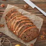 طريقة عمل كيكة العسل بحشوة الموز المكرمل