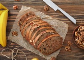 طريقة عمل كيكة العسل بحشوة الموز المكرمل