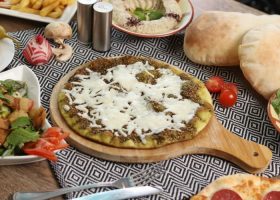 طريقة عمل مناقيش زعتر بالجبنة