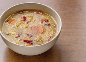 طريقة عمل شوربة الكسكس بالخضار