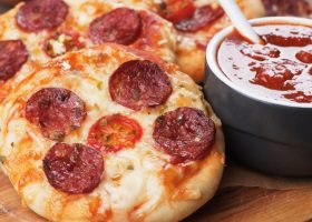 طريقة عمل معجنات الجبن والسلامي