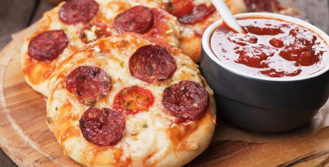 طريقة عمل معجنات الجبن والسلامي