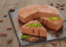 طريقة عمل تشيز كيك بصوص الشوكولاتة