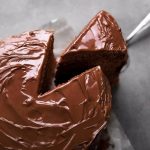 طريقة عمل تورتة الشوكولاتة مثل المحلات