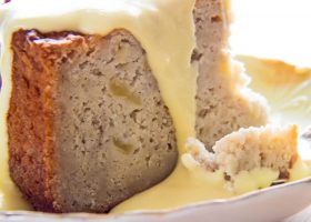 طريقة عمل كيك التفاح بصوص الكاسترد