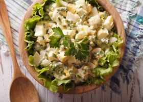 طريقة عمل البيض المسلوق بالبقدونس