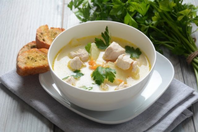 طريقة عمل شوربة بالخضار والجبن