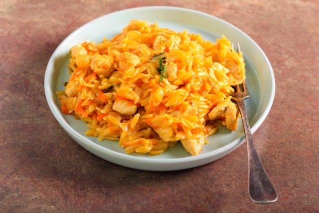 طريقة عمل مكرونة لسان العصفور بالدجاج