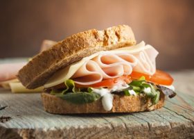 طريقة عمل ساندويش التيركي بالخضار دايت