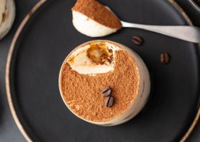 طريقة عمل حلى كاسات النسكافيه بالكريمة