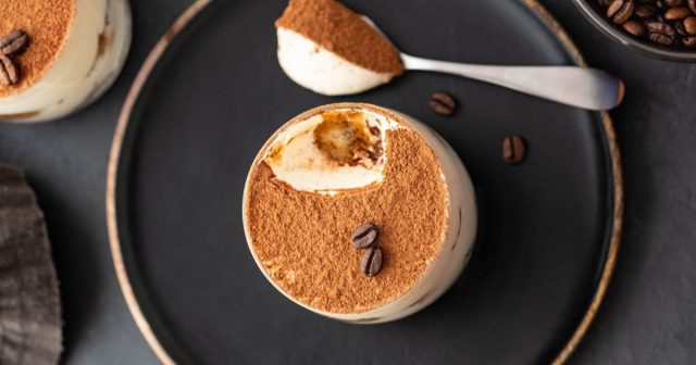 طريقة عمل حلى كاسات النسكافيه بالكريمة