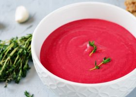 طريقة عمل شوربة الشمندر بالبطاطس