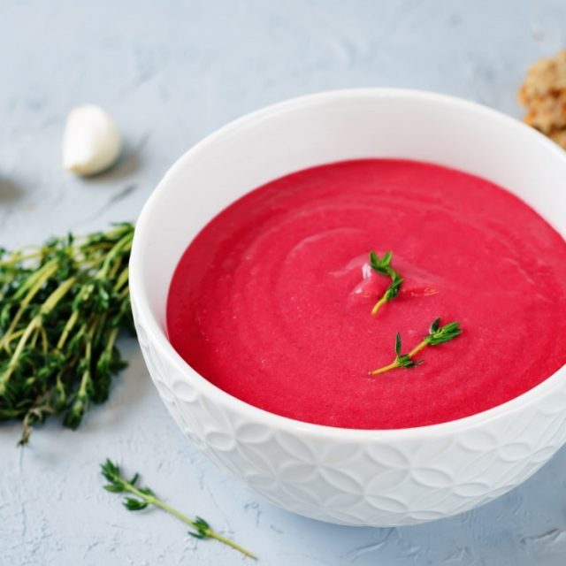 طريقة عمل شوربة الشمندر بالبطاطس