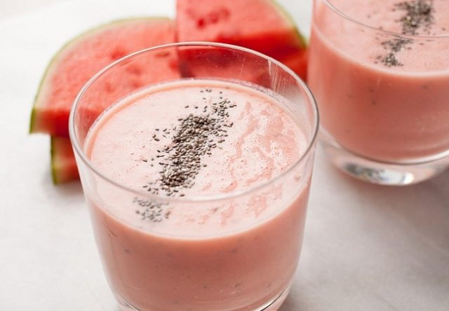 طريقة عمل سموذي البطيخ