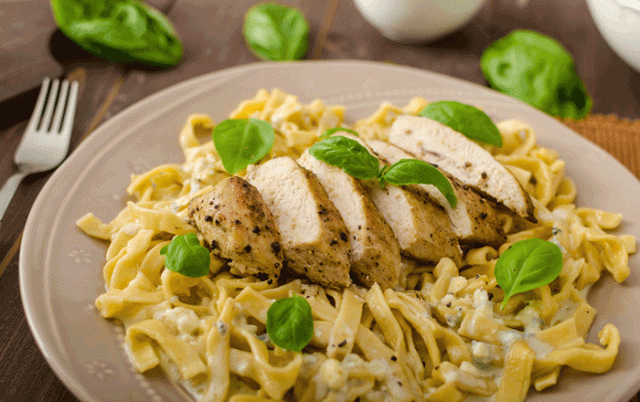 طريقة عمل باستا بالدجاج والجبن