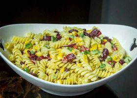 طريقة عمل سلطة المكرونة والفاصوليا الحمراء