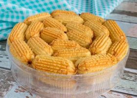 طريقة عمل بسكويت النشادر بالزيت والبيض