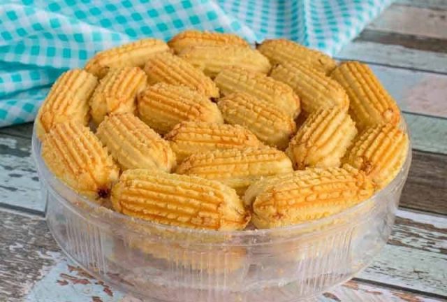 طريقة عمل بسكويت النشادر بالزيت والبيض