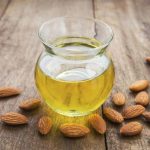 6 فوائد لزيت اللوز الحلو للوجه قبل النوم