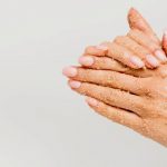 وصفات تقشير اليدين وتبييضها