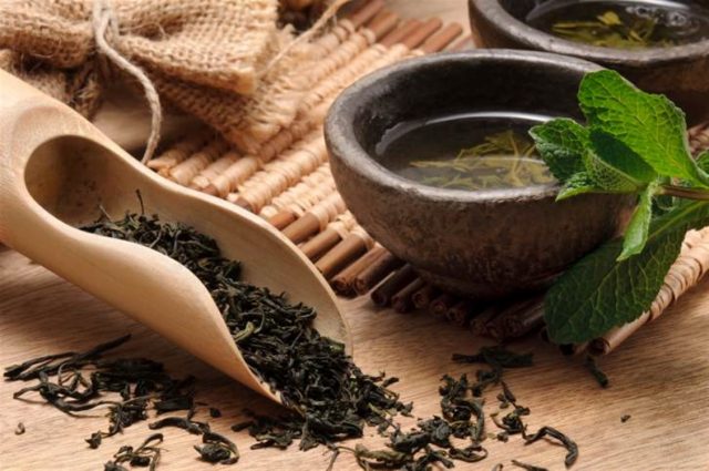 4 فوائد للشاي الأخضر للشعر