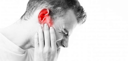 ما أسباب التهاب عصب الأذن؟
