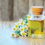 4 فوائد زيت البابونج للبشرة