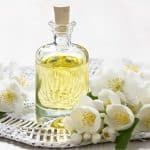 ما فوائد زيت الياسمين للشعر؟