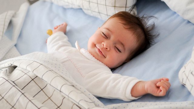 نصائح تجعل المولود ينام بشكل آمن