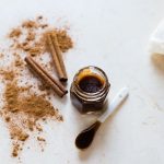 طرق عمل ماسك القرفة للشفايف