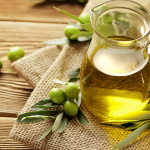 أفضل علاج للخطوط البيضاء في الجسم بزيت الزيتون
