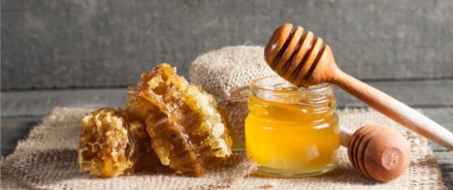 8 فوائد صحية لعسل الصنوبر