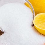 هل الليمون والملح حل لعلاج الكلف؟