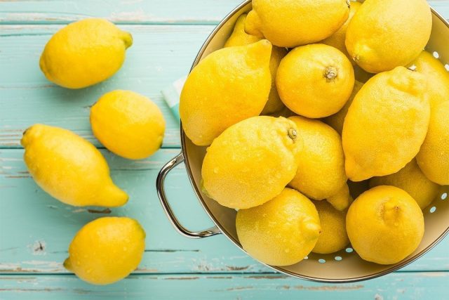 ما هي فوائد الليمون للبشرة الجافة؟