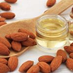 ما فوائد زيت اللوز الحلو للتجاعيد تحت العين؟