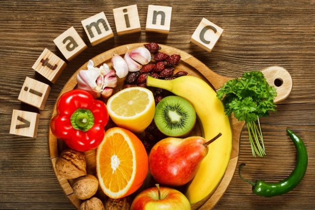 ما هي أعراض زيادة فيتامين سي؟