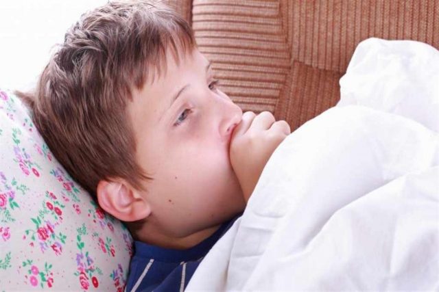 طرق لعلاج الكحة عند الأطفال وقت النوم