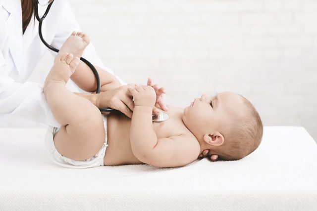 ما أسباب صعوبة التنفس عند الرضع؟