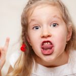 ما هي الأسباب التي تجعل طفلي يشتم ؟