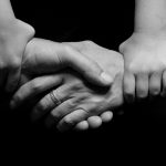 كيف تتعاملين مع أمهات أصدقاء ابنك؟