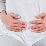 ما أضرار موت الجنين في بطن أمه ؟